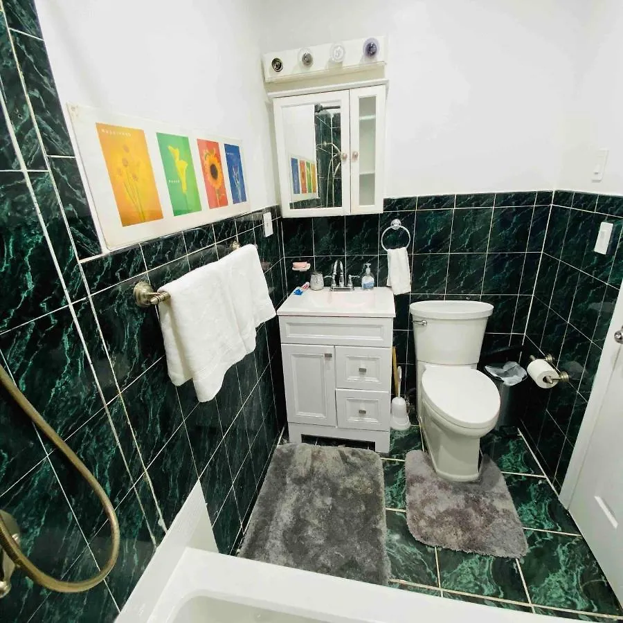 Room In Guest Room - 7Privateroom Jacuzzimassage Sitparking15Mins2Ny Fairview Guest house