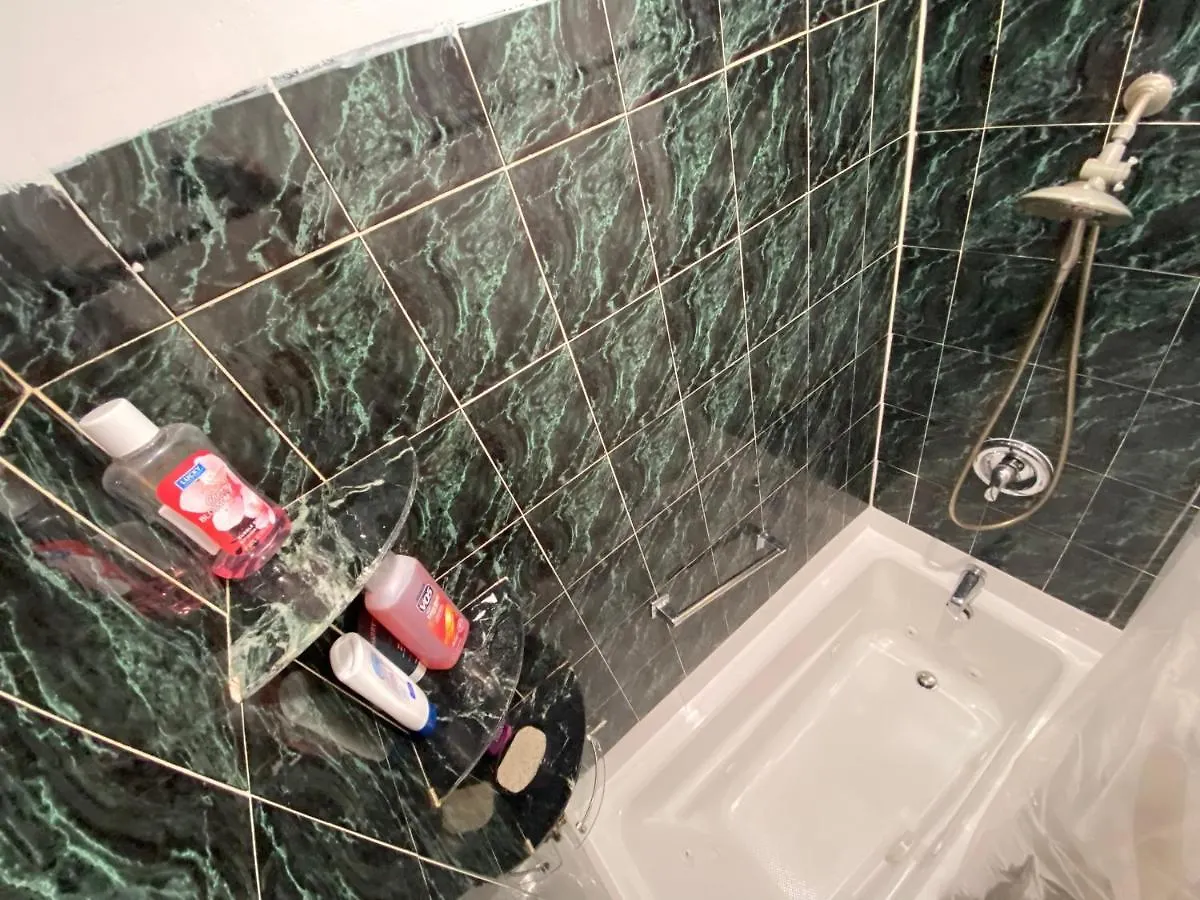 Guest house Room In Guest Room - 7Privateroom Jacuzzimassage Sitparking15Mins2Ny Fairview