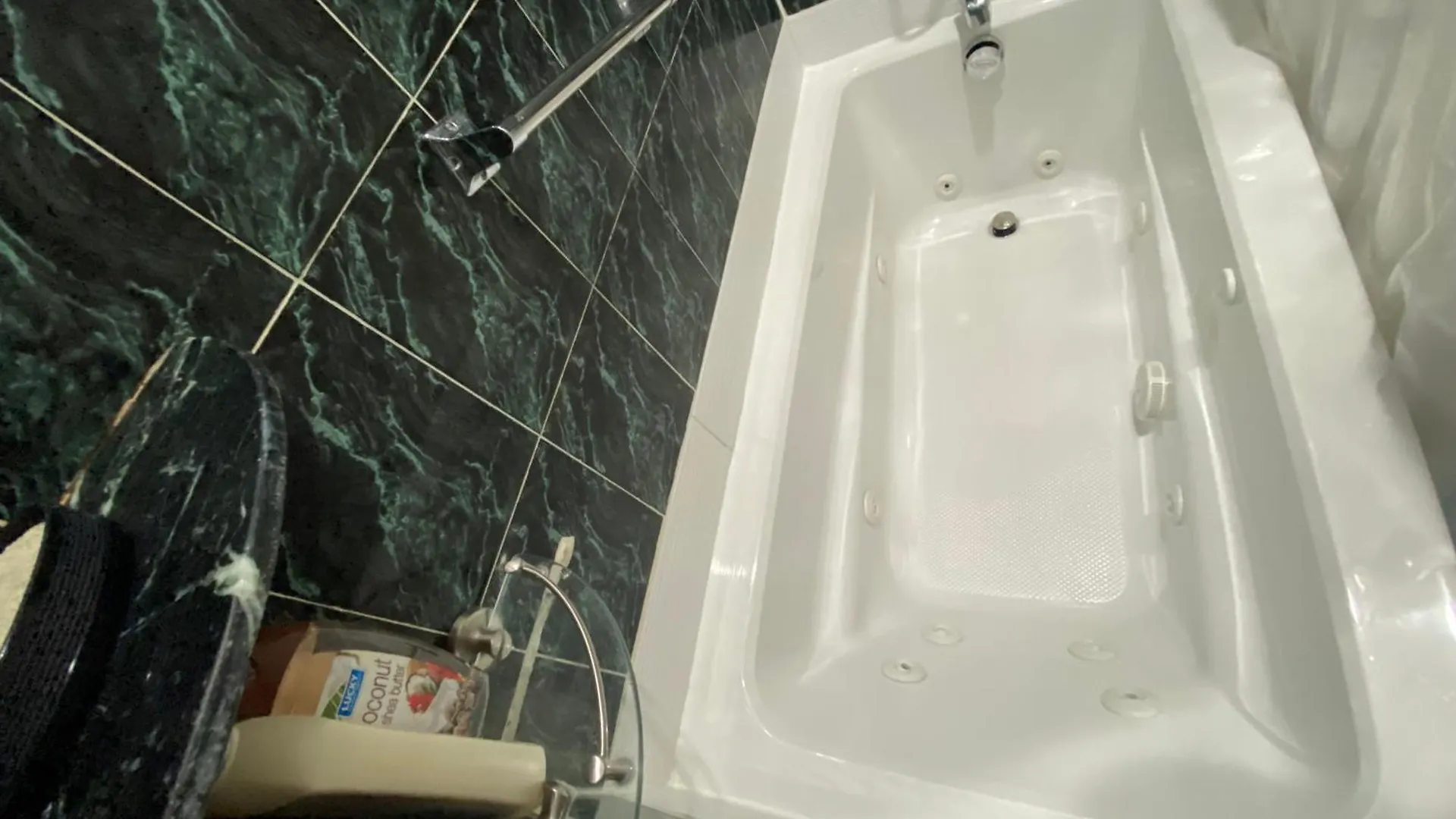 Room In Guest Room - 7Privateroom Jacuzzimassage Sitparking15Mins2Ny Fairview 0*,