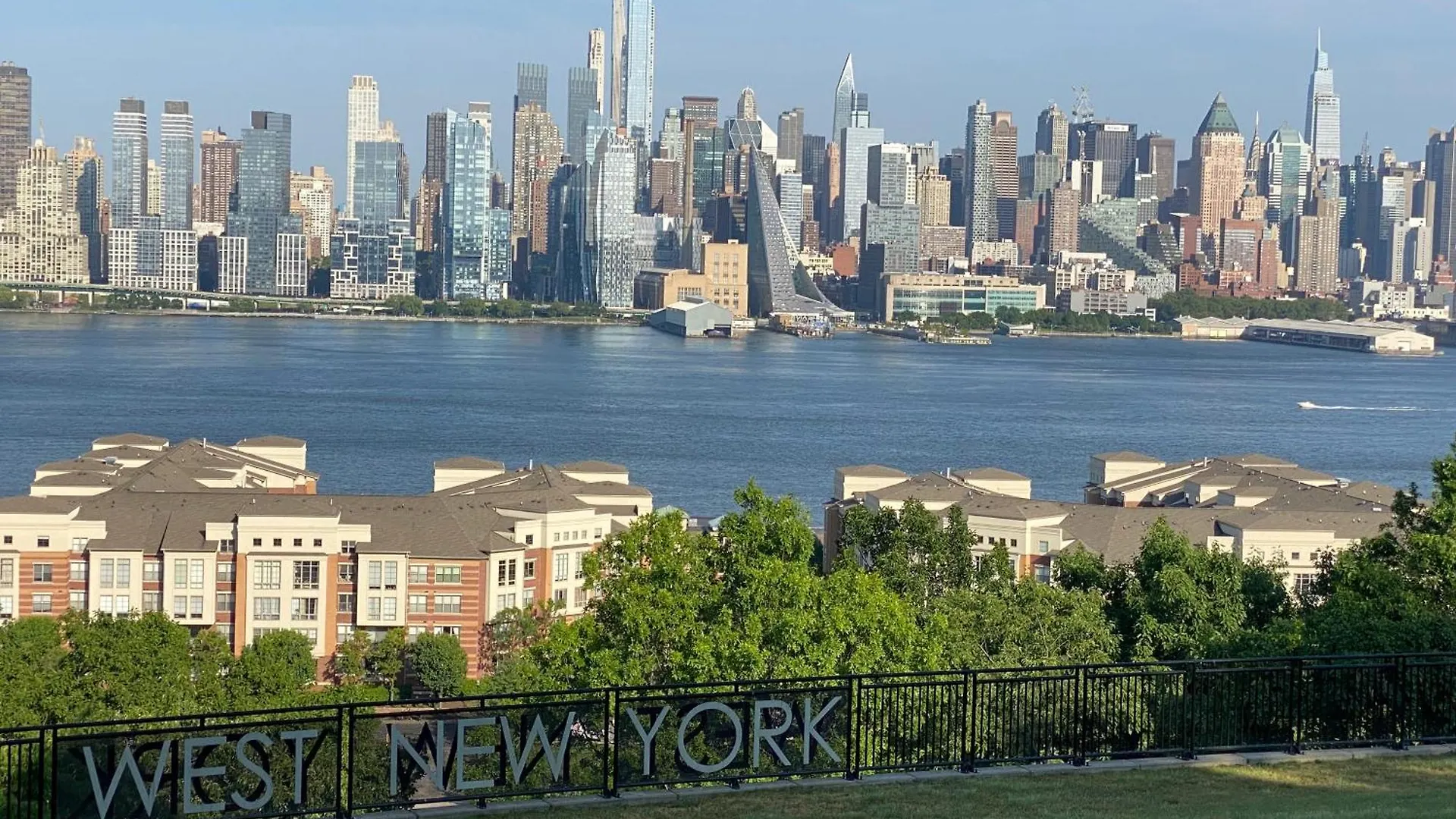 Room In Guest Room - 7Privateroom Jacuzzimassage Sitparking15Mins2Ny Fairview Guest house